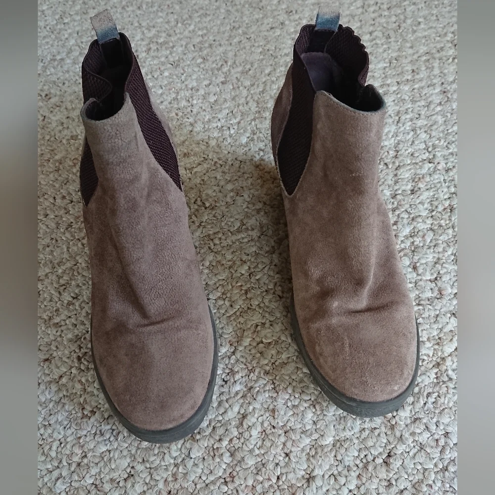 Aquatalia Claire Waterproof Suede Wedge ankle Bootie size 7.5